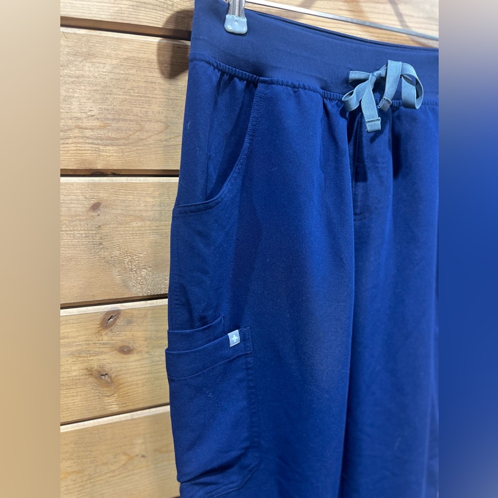 FIGS Matching Set Bellery Scrub Jacket + Kade Pants Set — Navy — Women’s Small - Picture 15 of 16